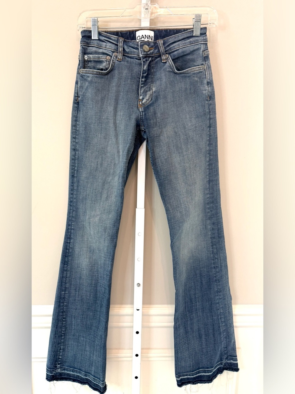 Ganni Medium Wash Flare Jeans Raw Hem Stretch Denim Size 25 Boho Chic
